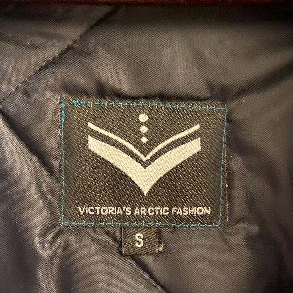 Parka from Indigenous Canadian designer - Picture 8 of 12